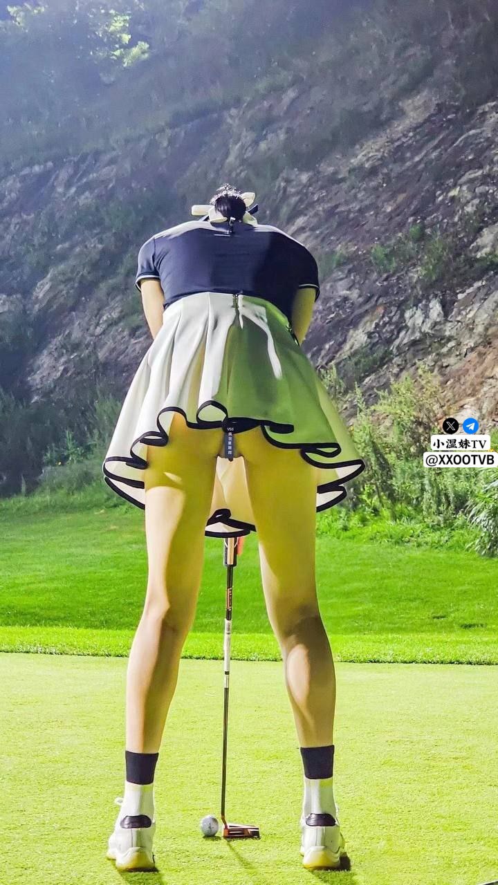 颜值不错妹子开裆肉丝自慰秀 撩起衣服漏奶子床上按摩器震动逼逼呻吟娇喘 很是诱惑喜欢不要错过
