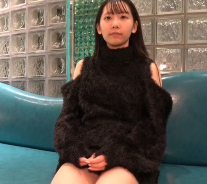 人间打桩机暴插学生妹，学生妹：“我想尿尿”